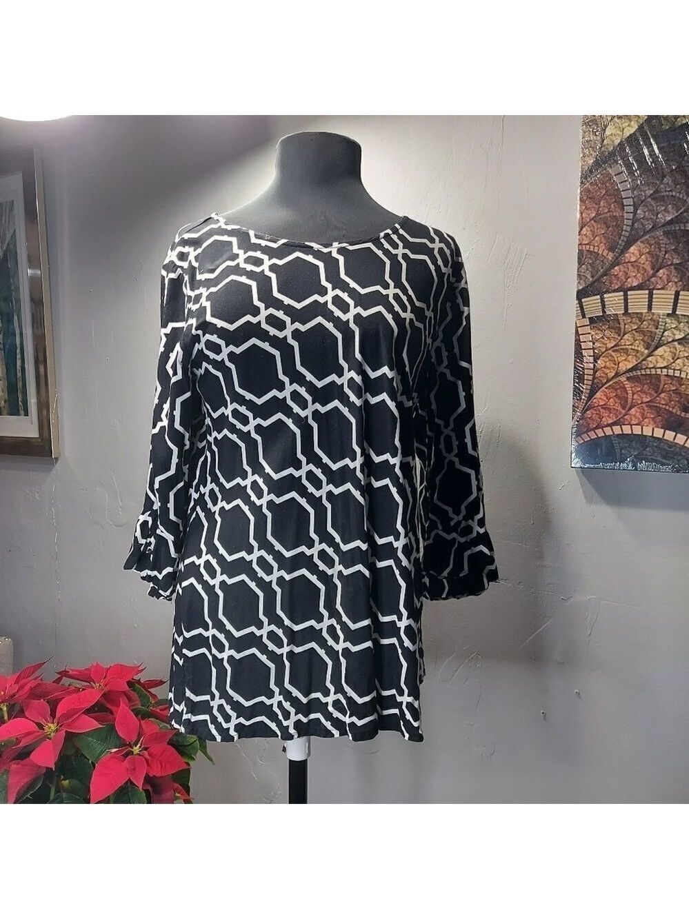 Escapada Black and White Tunic Size Large
